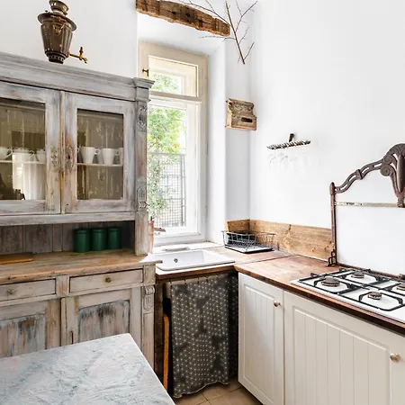 Interesting Design Great Location Dobra Street