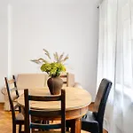 Interesting Design Great Location Dobra Street דירה